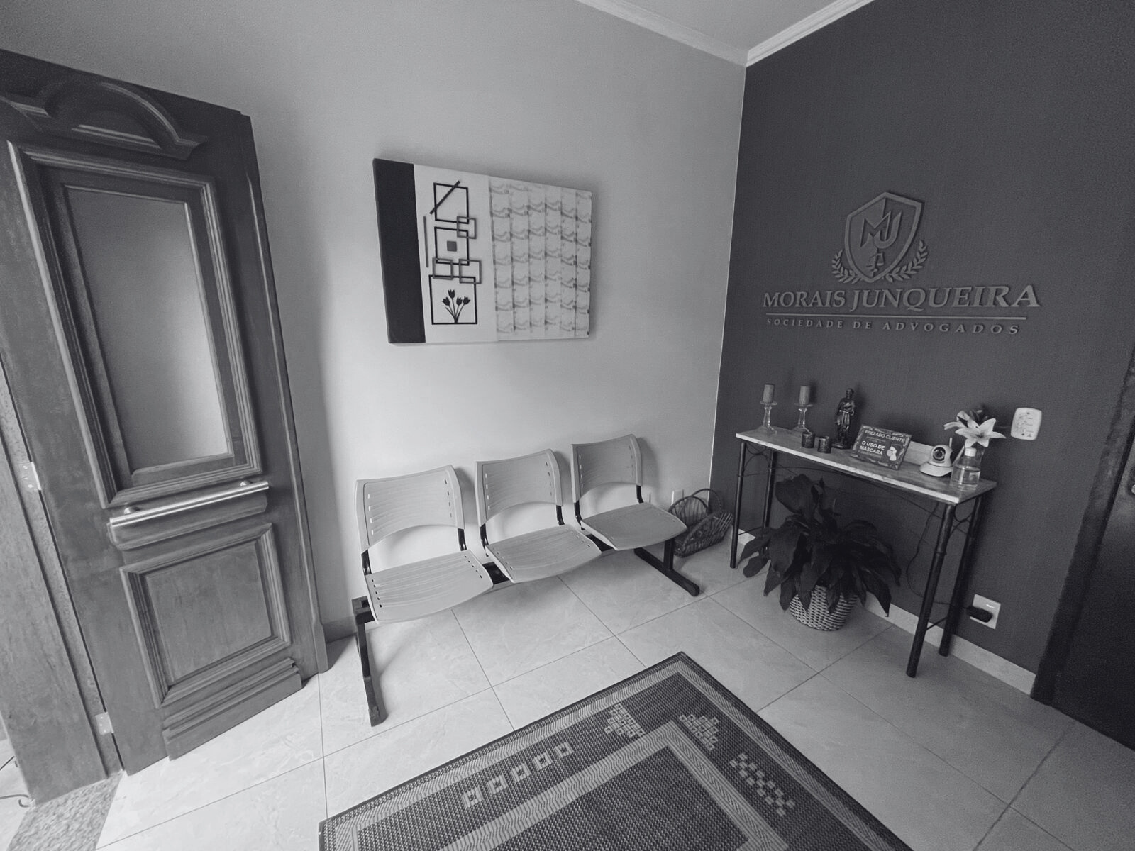 Sala de Espera - Preto e Branco.png